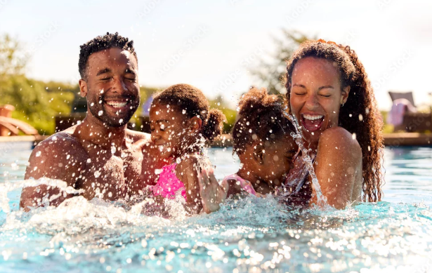 famlit in pool